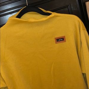 AESTHETIC / VINTAGE LOOKING YELLOW TOP